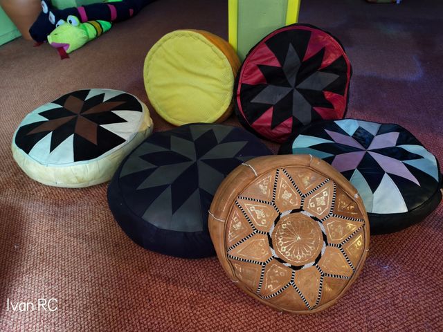 6 Puffs otomanos multicolor