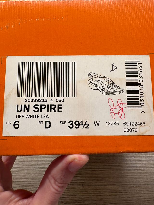 sandalias clarks beige