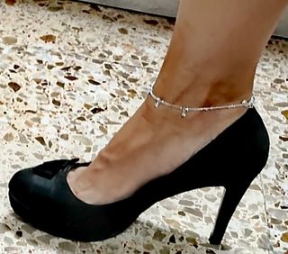 Tacones negros elegantes