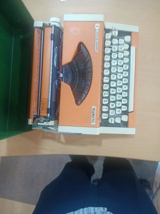 Máquina Olympia Traveller de Luxe Naranja