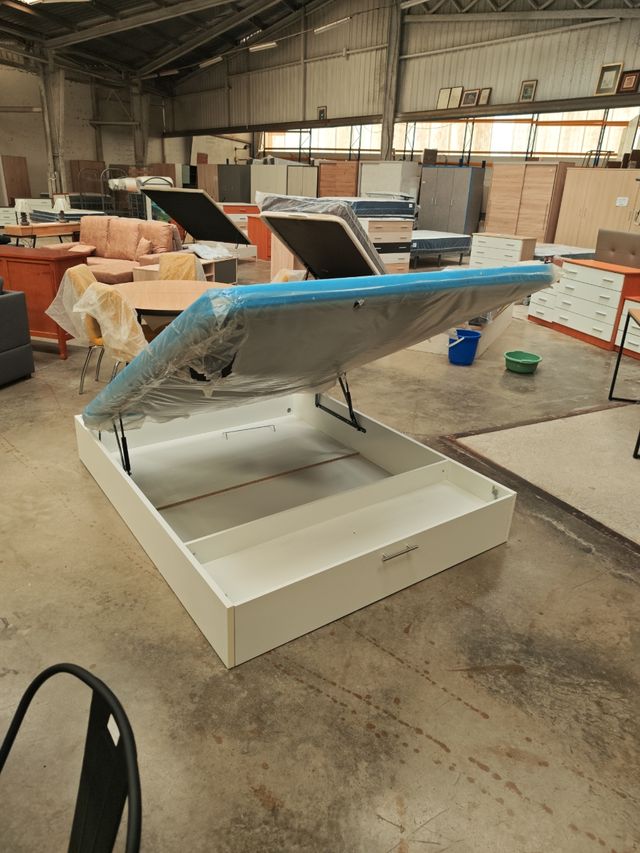 Canapé abatible blanco con zapatero