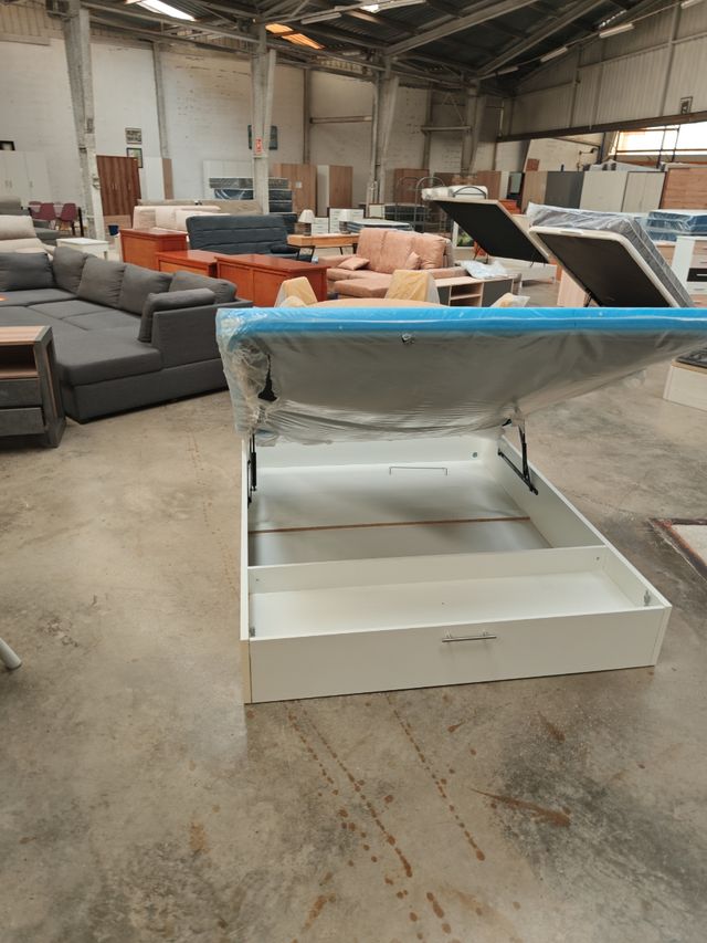 Canapé abatible blanco con zapatero