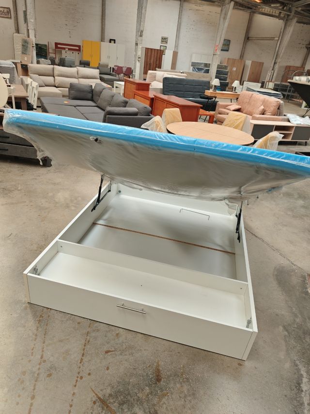 Canapé abatible blanco con zapatero