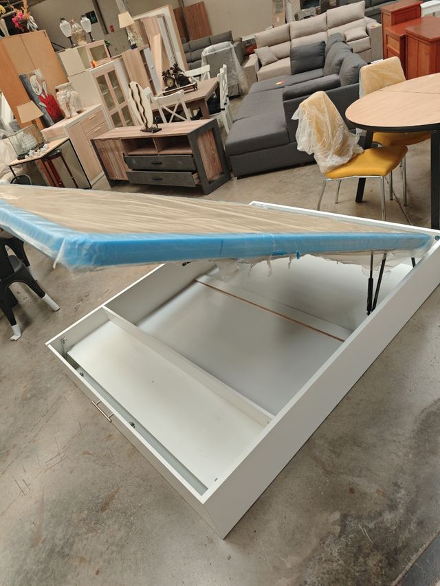 Canapé abatible blanco con zapatero