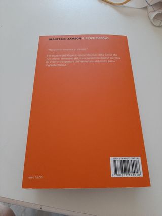 PESCE PICCOLO UNA STORIA DI VIRUS E SEGRETI (IL)