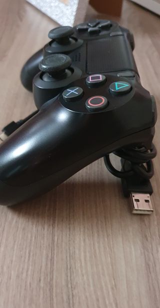 PS4 (PlayStation 4) Controller