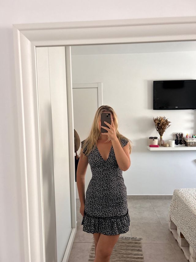 Vestido corto flores blanco y negro