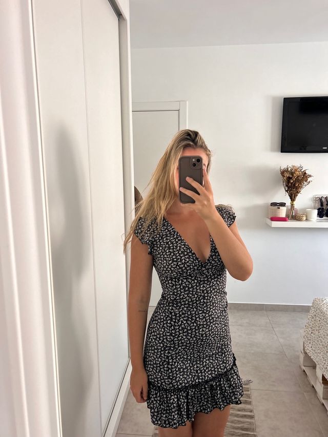 Vestido corto flores blanco y negro