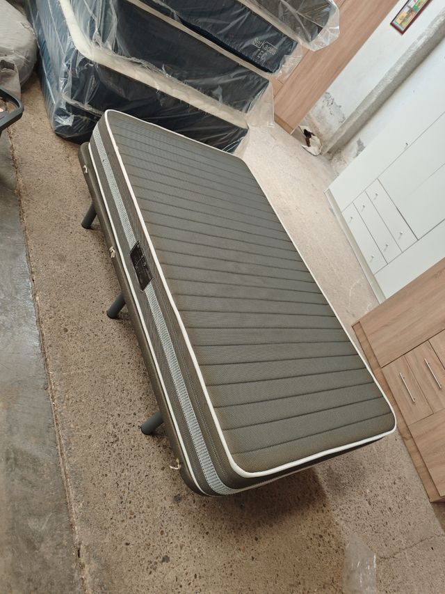 Base y colchón 105cm. Liquidación