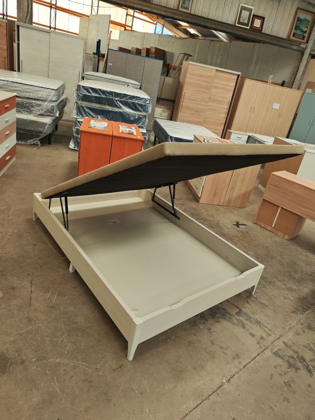 Canapé abatible con patas