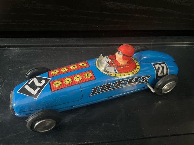 Coche Lotus 27 de hojalata