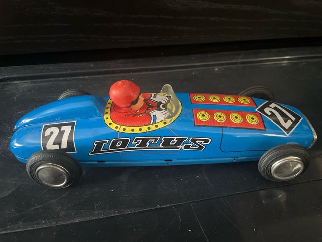 Coche Lotus 27 de hojalata