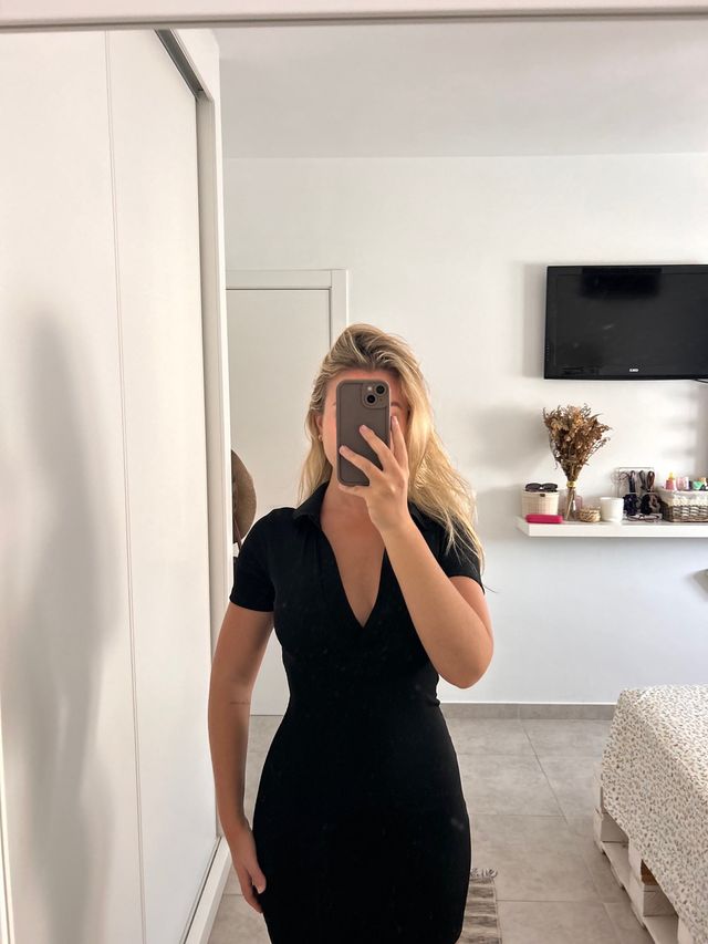 Vestido negro ajustado