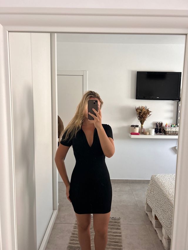 Vestido negro ajustado