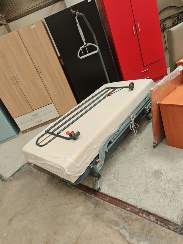 Cama hospitalaria reclinable