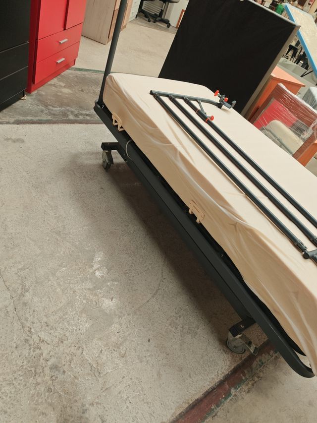 Cama hospitalaria reclinable