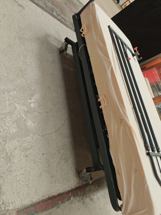 Cama hospitalaria reclinable