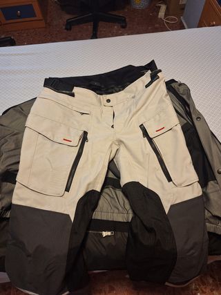 Chaqueta y pantalón para moto REVIT 4 estaciones X