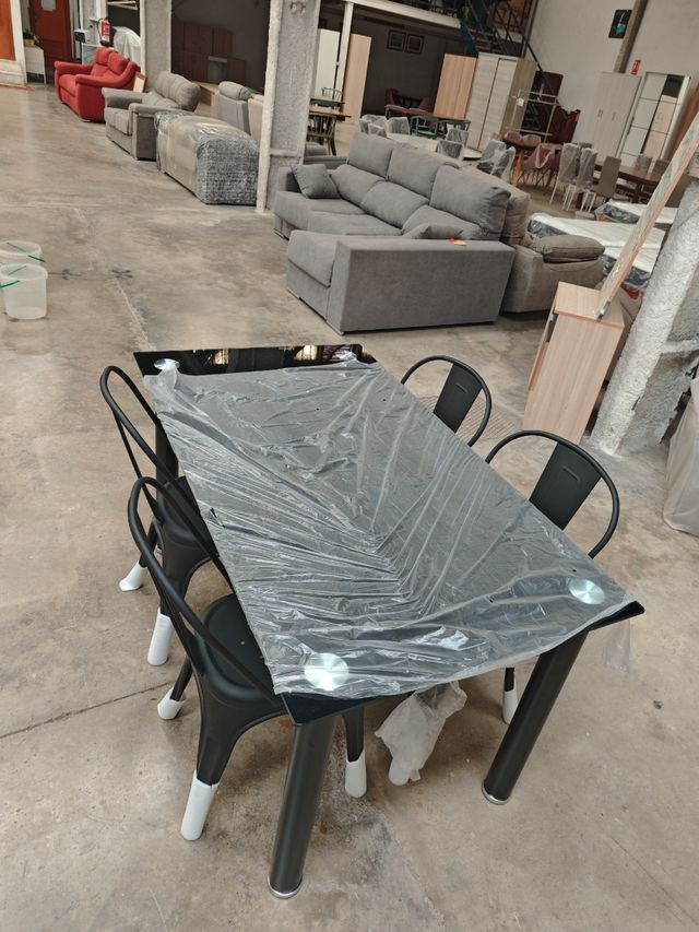 Mesa comedor 4 sillas negra