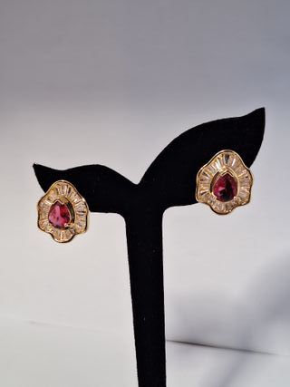 Pendientes estilo vintage de bisutería dorada