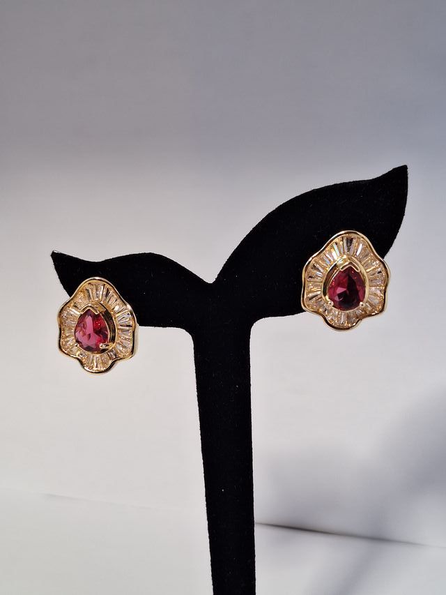  Pendientes estilo vintage de bisutería dorada 