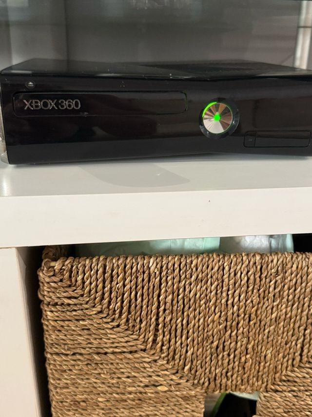 Xbox 360 Slim + 8 juegos perfecto estado
