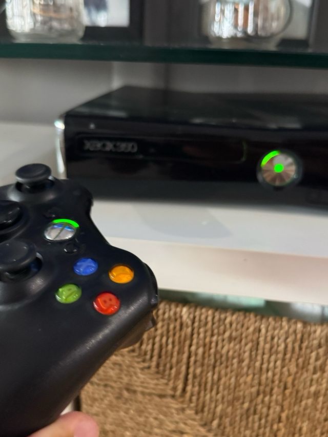 Xbox 360 Slim + 8 juegos perfecto estado