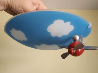 Lámpara infantil avión madera nubes