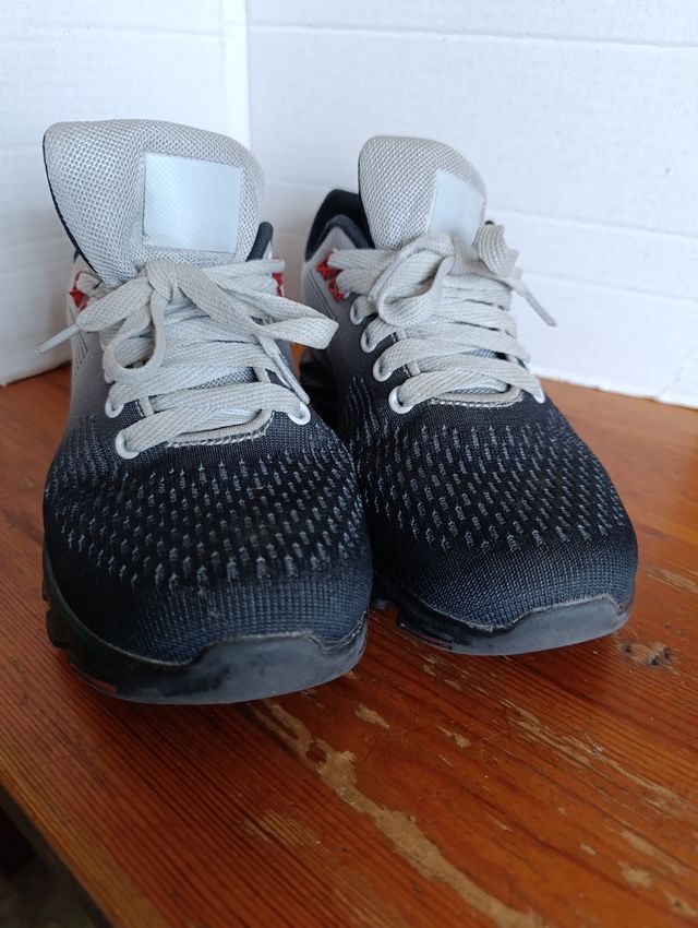 ZAPATILLAS DE DEPORTE / CASI NUEVAS / T - 38