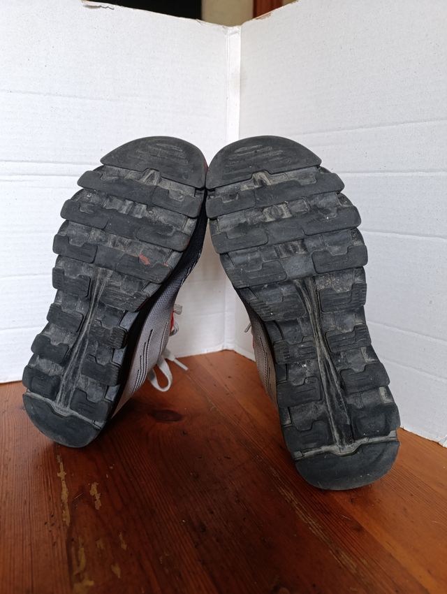 ZAPATILLAS DE DEPORTE / CASI NUEVAS / T - 38