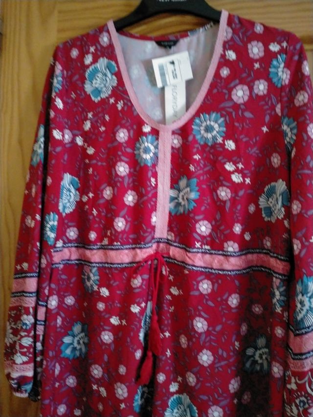 Vestido rojo floral verano