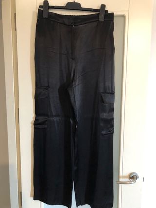 Pantalones satinados negros. 