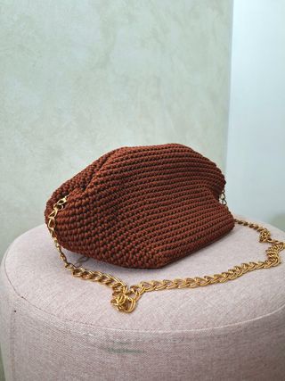 Borsa a tracolla marrone uncinetto