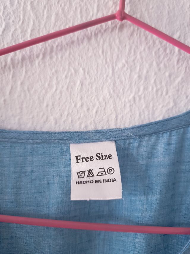 Vestido azul claro bordado