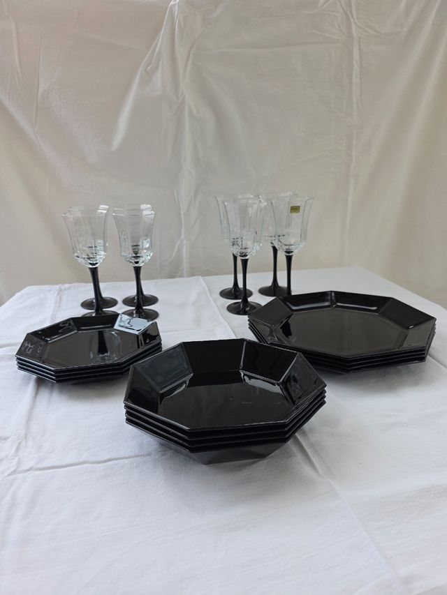 Set Arcoroc: piatti & bicchieri neri