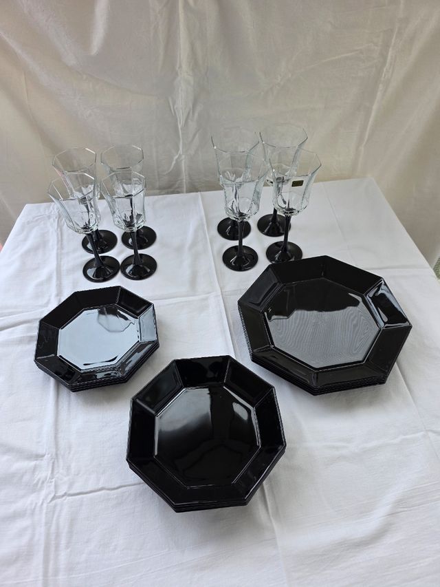 Set Arcoroc: piatti & bicchieri neri