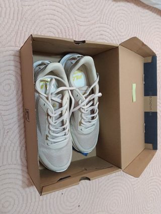 Tenis Fila 37 Beige/Dorado