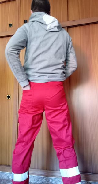 Pantalones rojos reflectantes
