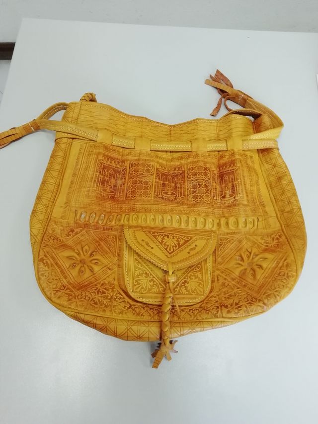 Bolso cuero amarillo anaranjado artesanal