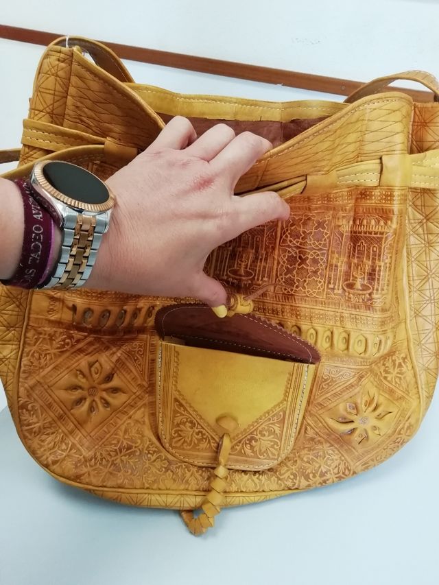 Bolso cuero amarillo anaranjado artesanal