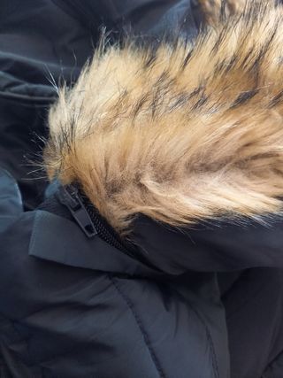 Anorak o abrigo plumas azul marino con capucha