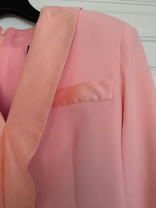 Vestido midi asimétrico rosa