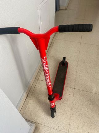 Monopatín Scooter rojo