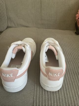 Zapatillas Nike Court blancas y rosas - 37,5