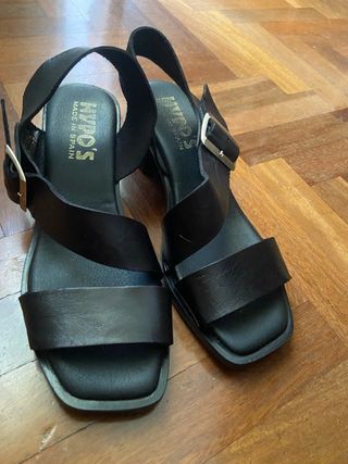 Sandalias Hypo’s, piel negras T.41