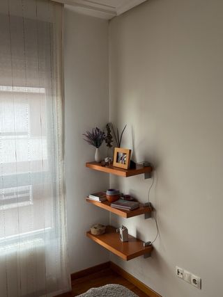 Dormitorio moderno con bancada japonesa, cama 135