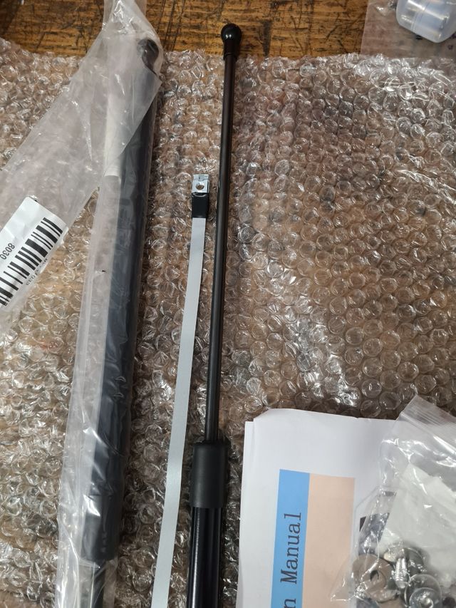 Amortiguadores capot Mercedes A w176