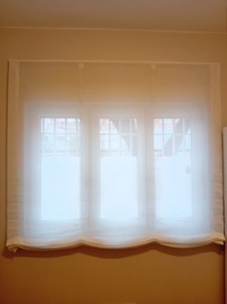 Cortinas beige y blancas
