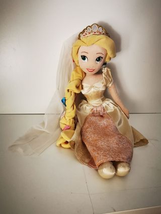 Muñeca de peluche Rapunzel  Disney.