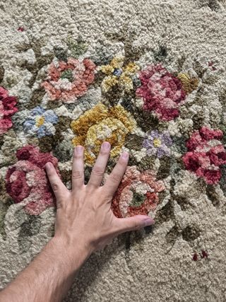 Alfombra nudo español antigua